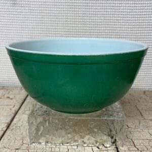 Pyrex mixing bowl